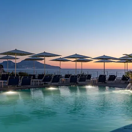 Delfino Hotel 4*